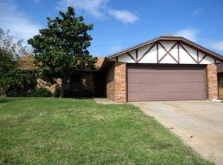 317 Warwick Rd, Ponca City, OK 74601