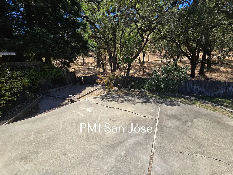 900 Susan Ct — Photo 21