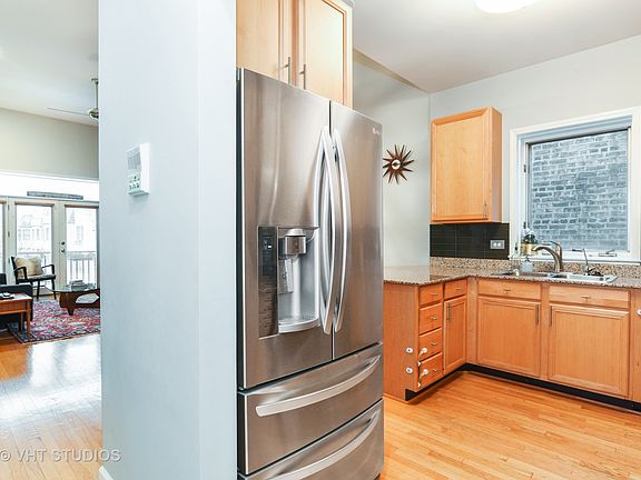 5th image of 4436 N Winchester Ave APT 3S