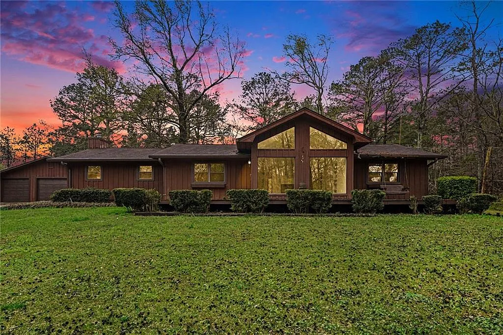 4 bed, 2.0 bath, 1959 sqft, $2,800 — Photo 2
