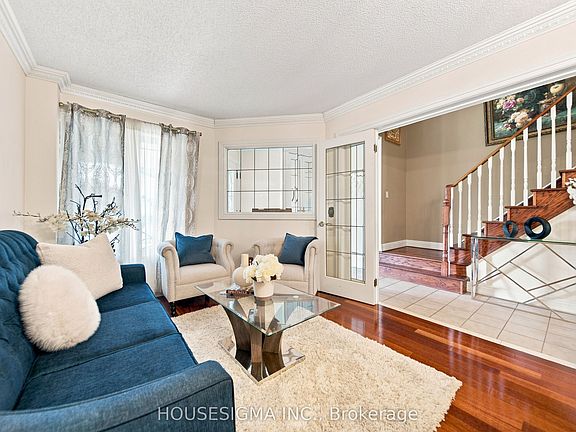 5th image of 902 Applecroft Cir