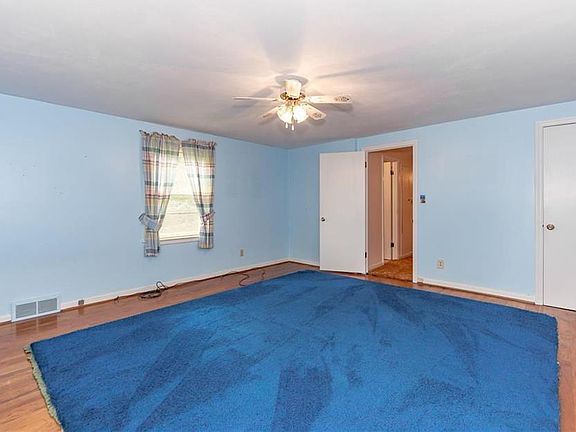 3rd image of 609 W 91st St
