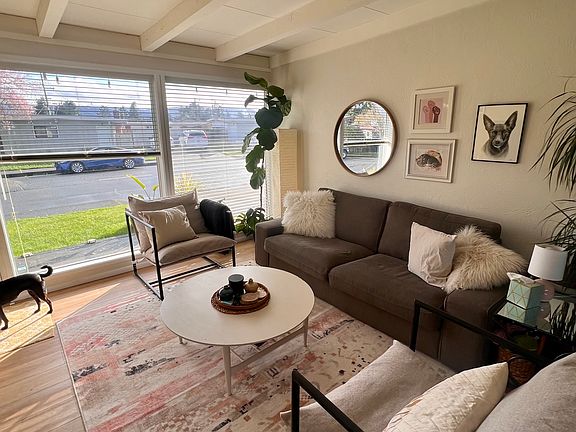 4th image of 2052 Forest Lake Dr