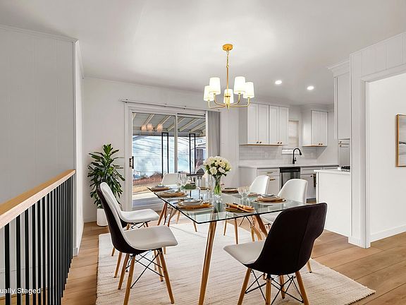 Dining area (virtually staged)