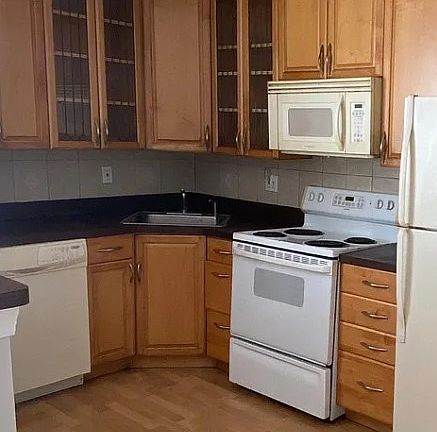 3rd image of 916 S 58th St #1