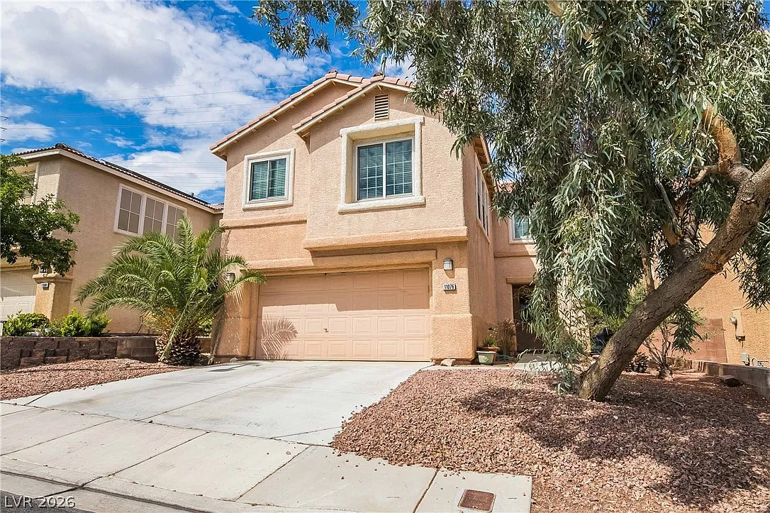 3 bed, 2.5 bath, 2067 sqft, $2,300 — Photo 3