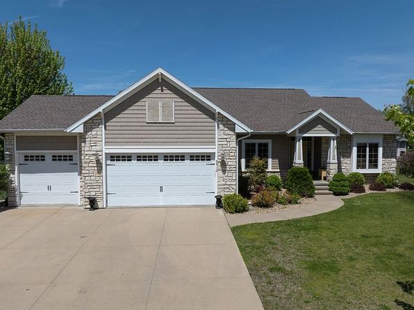 5512 Black Oak Dr NE
