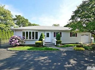 548 Old Country Rd, Deer Park, NY 11729