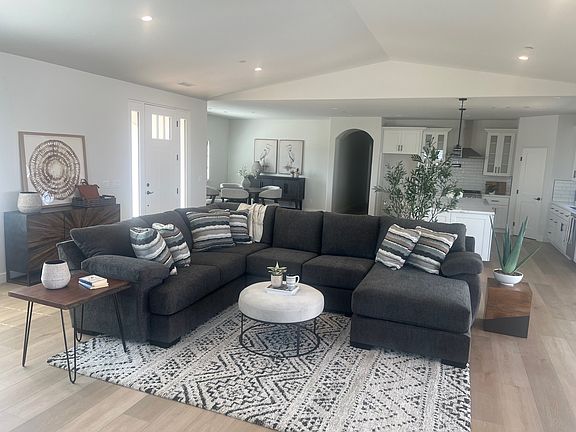 3rd image of 13849-51 Villa Del Cielo Dr
