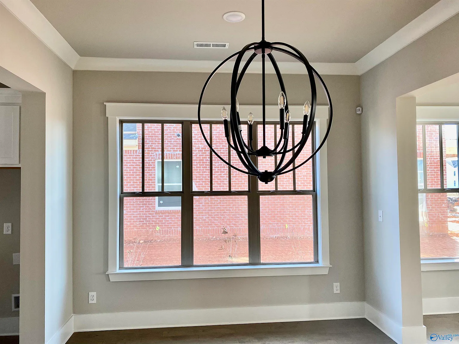 3 bed, 2.0 bath, 1761 sqft, $2,395 — Photo 3
