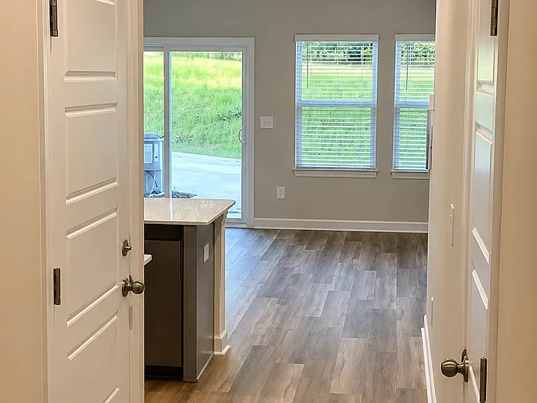 867 Ernest Ln — Photo 5