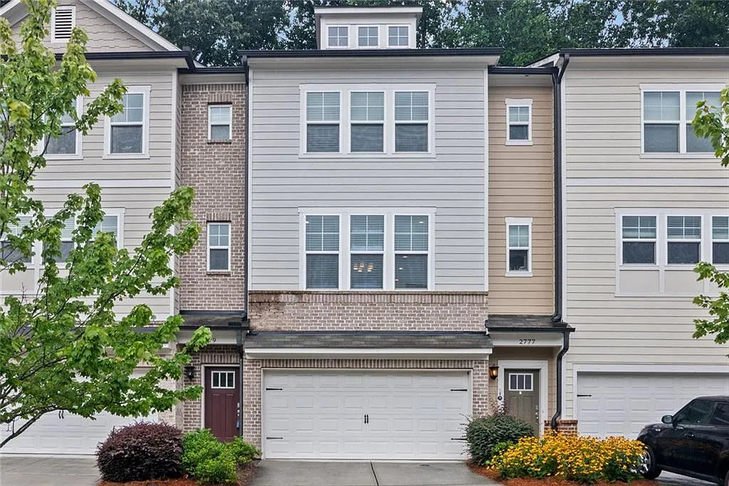 3 bed, 3.5 bath, 2428 sqft, $2,900 — Photo 1