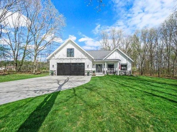 1709 Westview Dr, Allegan, MI 49010