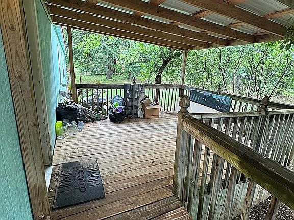 4th image of 104 N Timberline Dr