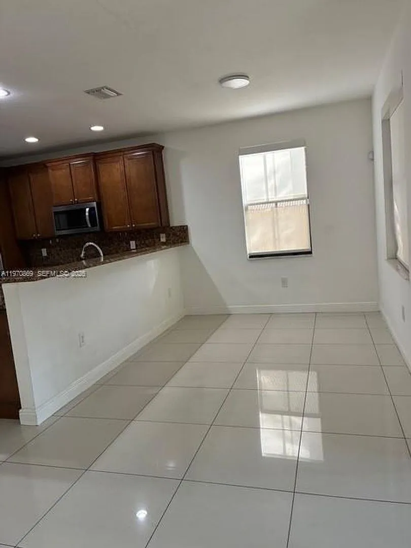 8848 NW 101st Place, Doral, FL 33178 — Photo 2