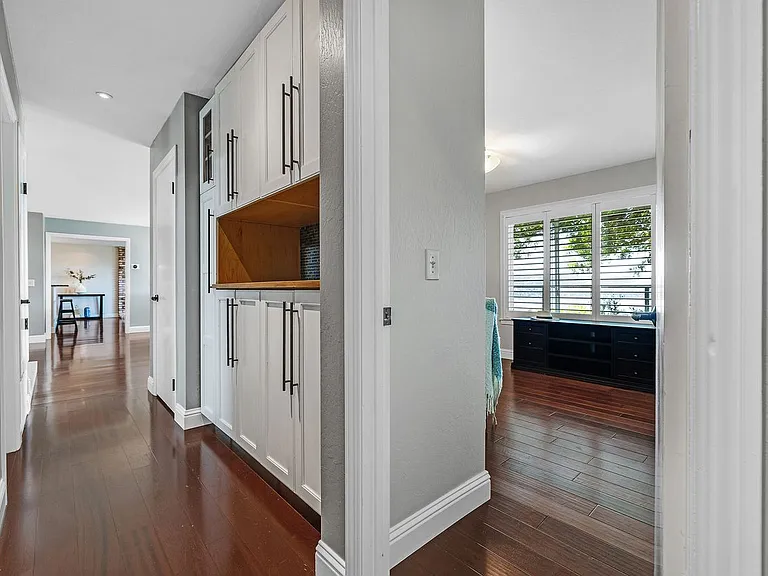 308 Panorama Ct — Photo 37