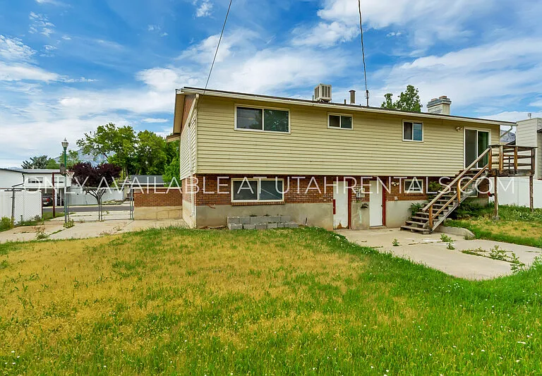 262 E 1165 N — Photo 23