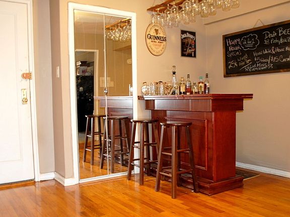 2nd image of 11860 Metropolitan Ave APT 4A