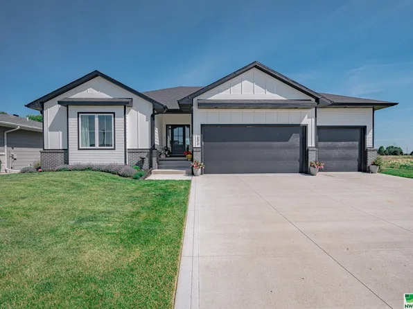 606 Jamie Ln, Sergeant Bluff, IA 51054