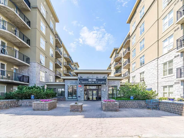 4245 139th Ave NW #1, Edmonton, AB T5Y 3E8