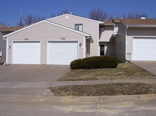 3126 Maplewood Dr, Bettendorf, IA