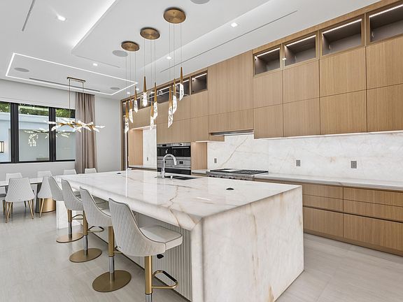 5th image of 274 NE 3rd Court