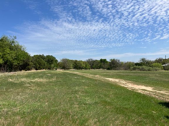 3rd image of 814 Cedar Mountain Rd