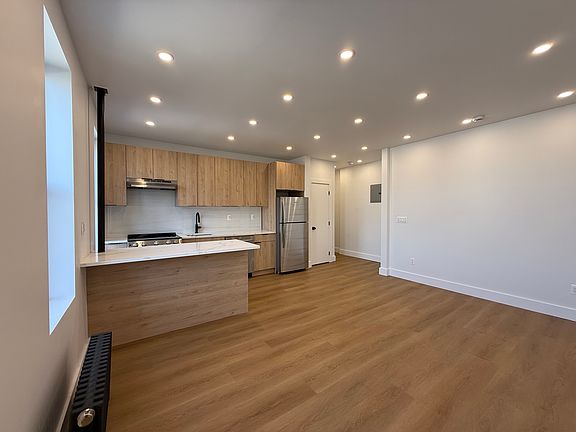 4th image of 350 7th St APT D4