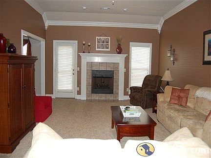 Large living room w/tall ceilings, crown molding, gas fireplace