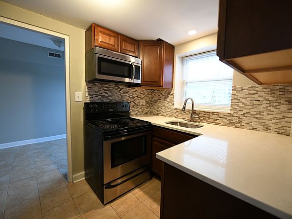 2nd image of 6019 N Fairfield Ave APT 2S