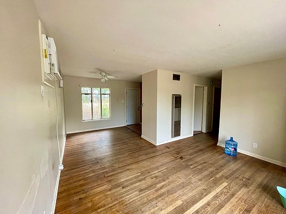 3rd image of 359 Ashland Dr
