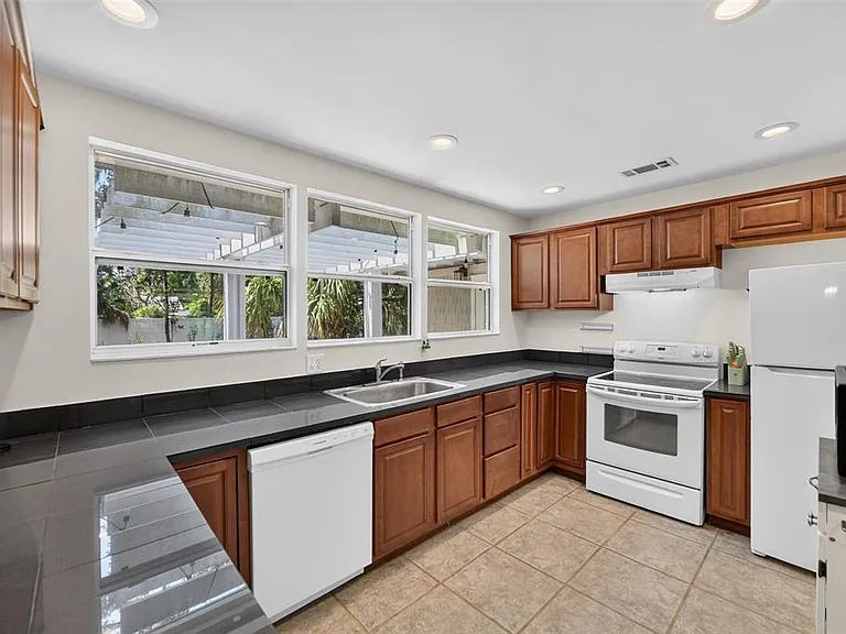 2732 Newark Way — Photo 4