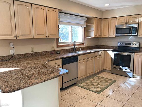 2nd image of 37700 Fleetwood Dr
