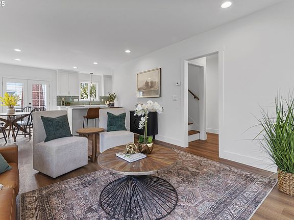5th image of 215 W 36th St