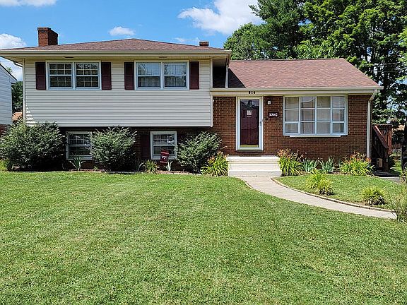 2nd image of 516 Wentworth Ave NE