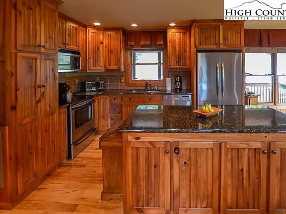 5th image of 553 Twin Hollows Ln