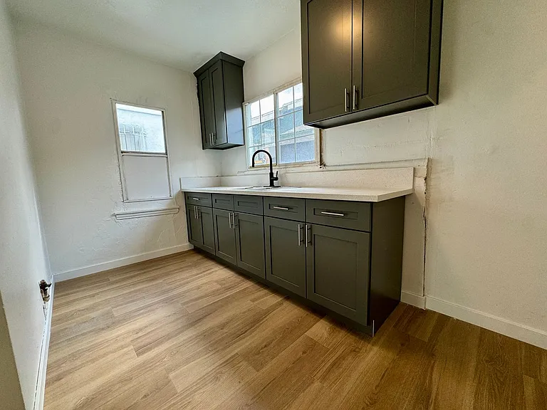 2651 S Cloverdale Ave — Photo 22