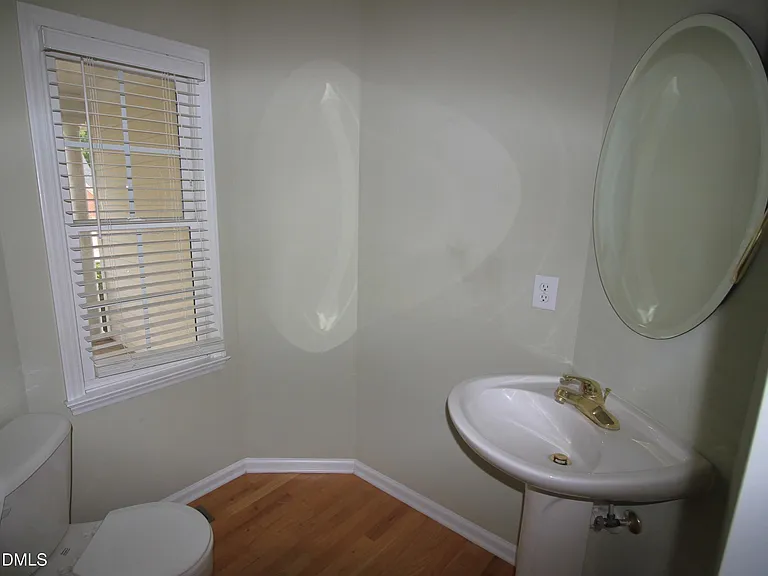 304 Peachtree Point Ct — Photo 10