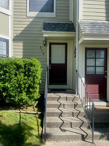 802 Military E Photo 1