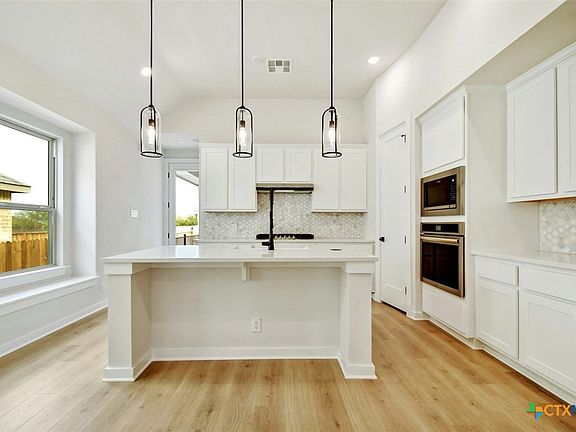 3rd image of 718 Meade St