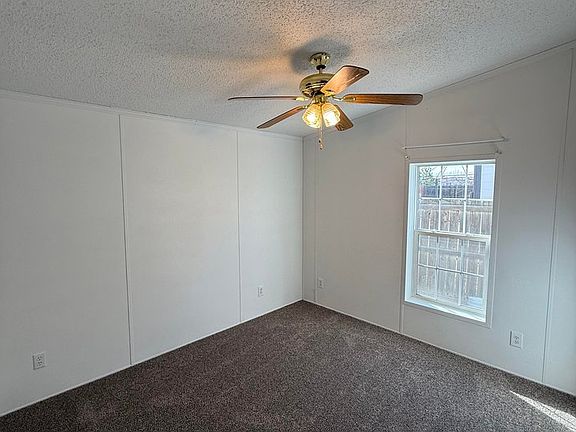 4th image of 623 Prairie Ave