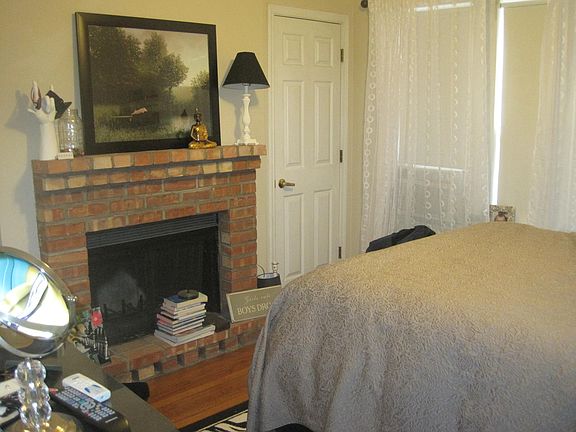 3rd image of 681 W Wrightwood Ave