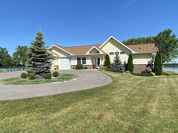 2nd image of 13 Saint Lawrence Cres