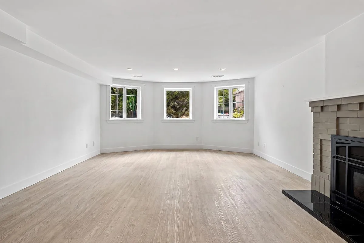 1 bed, 770 sqft, $2,400 — Photo 2