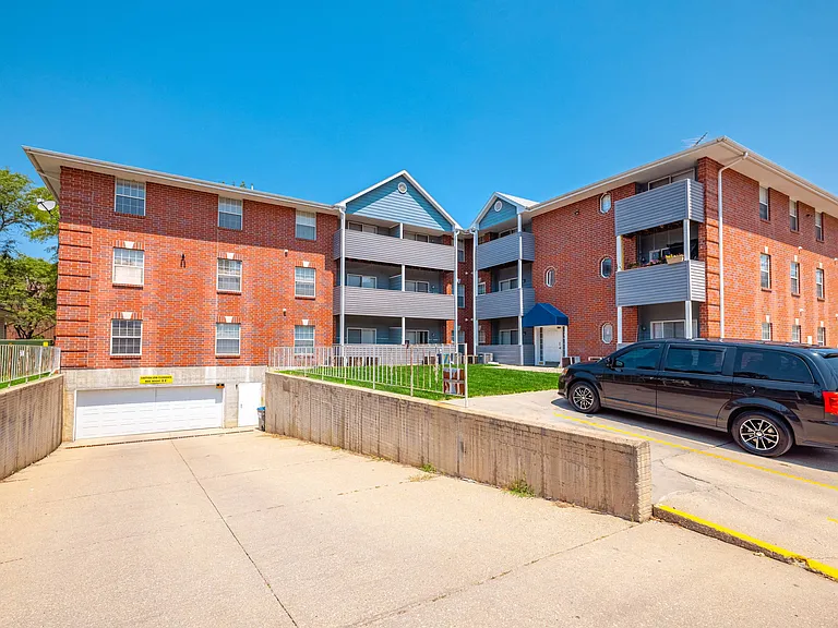 Cambridge Apartments — Photo 6