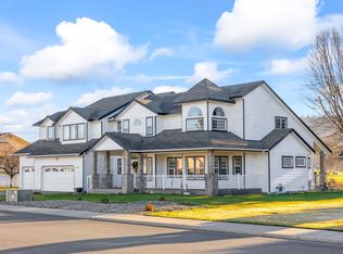 221 SW Meadow Lakes Dr, Prineville, OR 97754