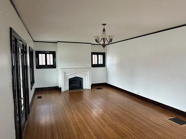 6 bed, 4007 sqft, $2,650 — Photo 2