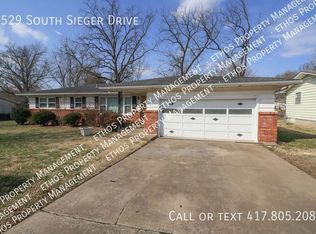 1529 S Sieger Dr, Springfield, MO 65804