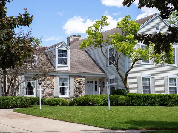 8826 Greenmeadow LANE, Greendale, WI 53129