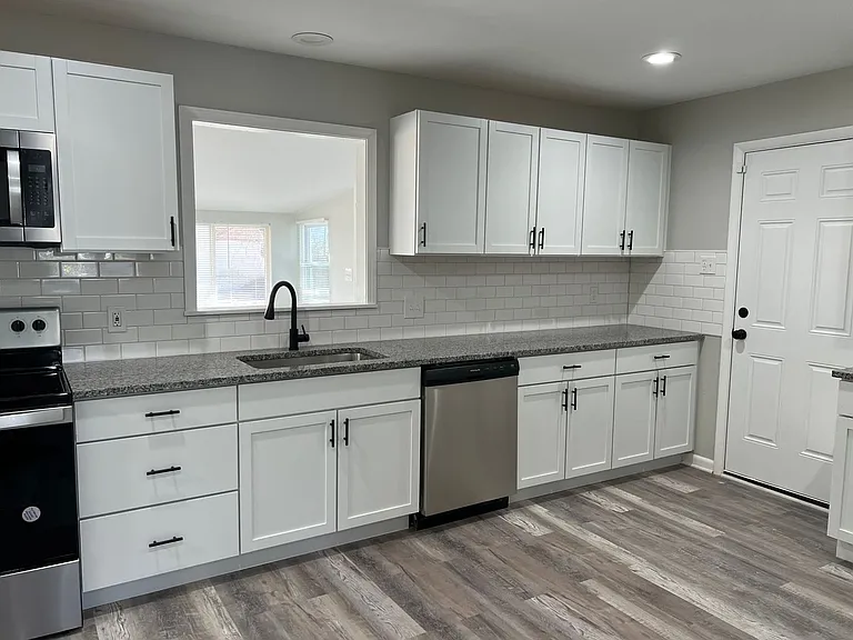 1660 Huxley Dr — Photo 10